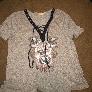 Grey loose T-shirt with lace front!
